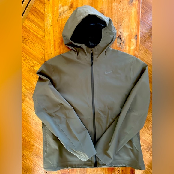 Nike Running Division Wind/Rain Jacket - Picture 10 of 14